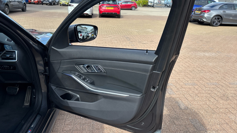 BMW 3 Series 320i M Sport 4dr Step Auto [Pro Pack] Petrol Saloon